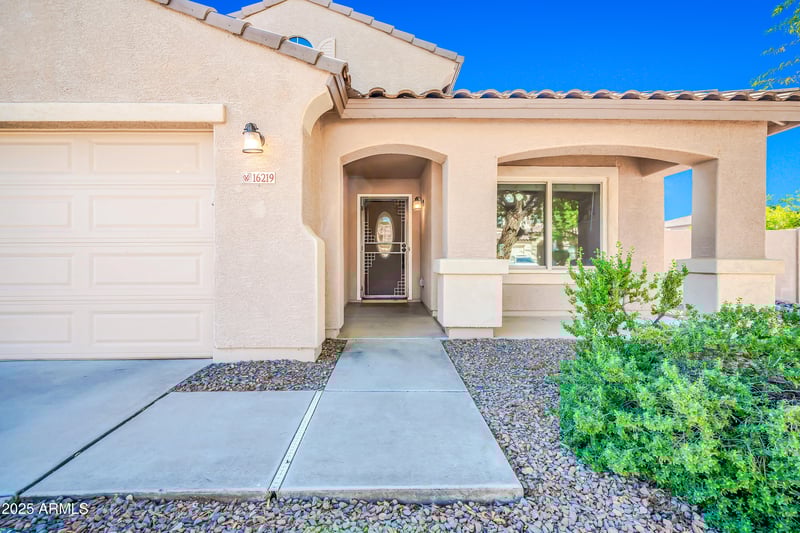 16219 Yucatan Dr, Surprise, AZ 85379
