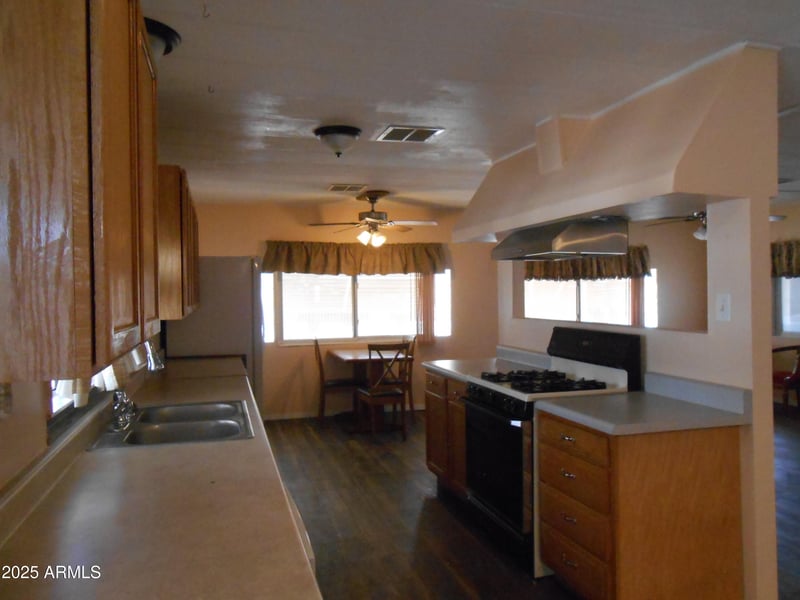 16225 Cave Creek Rd #100, Phoenix, AZ 85032
