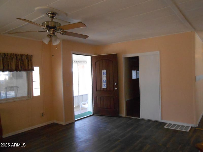 16225 Cave Creek Rd #100, Phoenix, AZ 85032