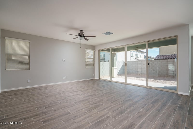 16227 Mariposa Grande --, Surprise, AZ 85387