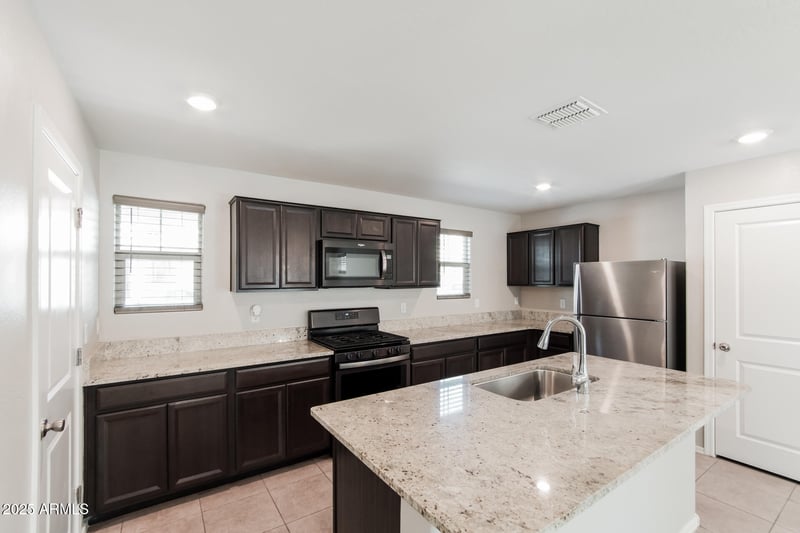 16235 La Ventilla Way, Goodyear, AZ 85338