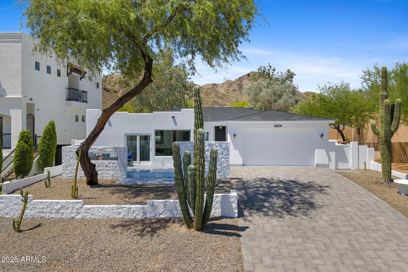 1624 El Camino Dr, Phoenix, AZ 85020