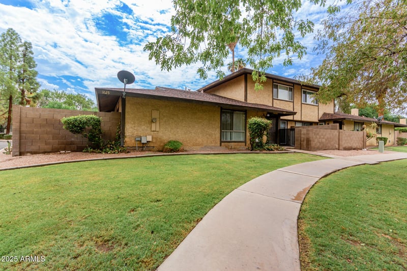 1625 Village Way, Tempe, AZ 85282