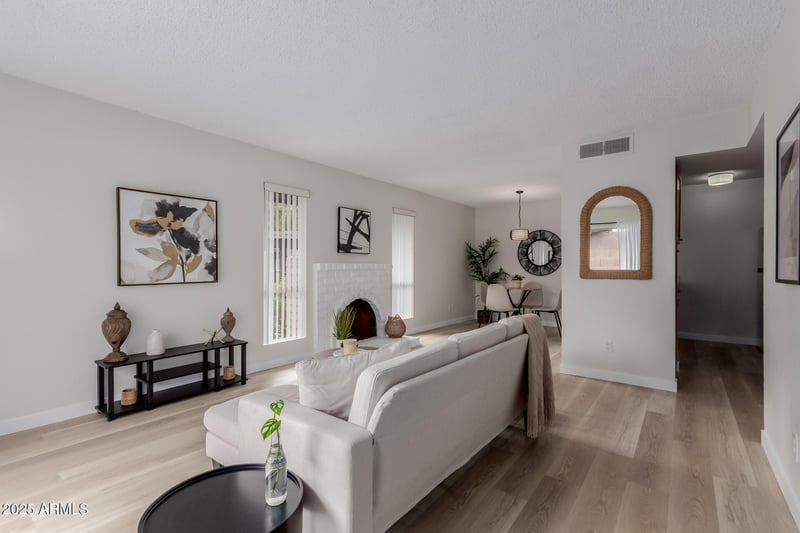 1625 Village Way, Tempe, AZ 85282