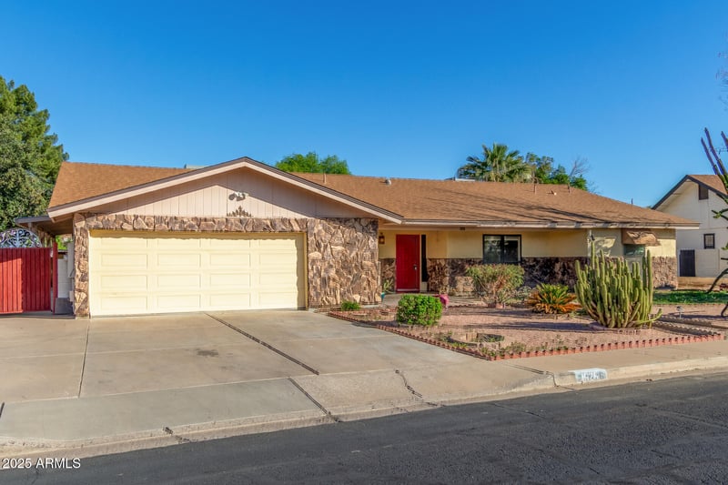 1626 Garnet Ave, Mesa, AZ 85204