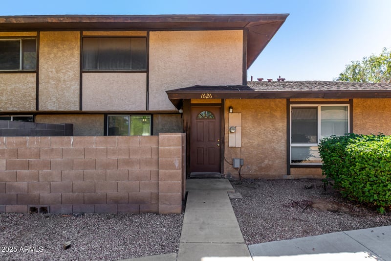 1626 Village Way, Tempe, AZ 85282