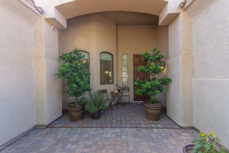 1627 E Paradise Ln, Phoenix, AZ 85022