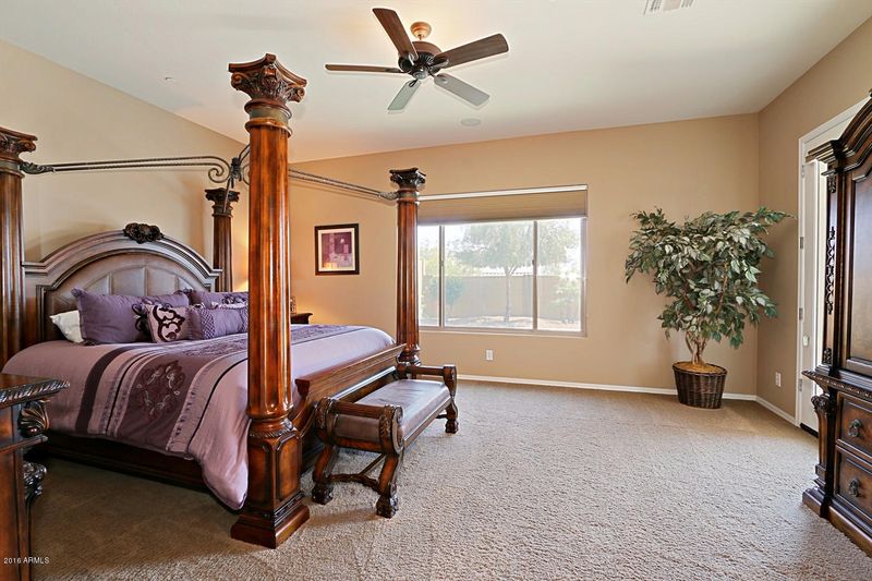 1627 W Red Fox Rd, Phoenix, AZ 85085
