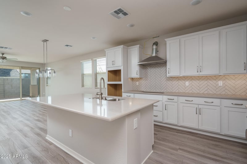 16277 Mariposa Grande --, Surprise, AZ 85387