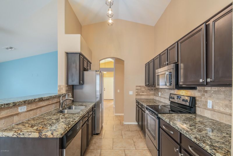 1629 E Desert Ln, Phoenix, AZ 85042