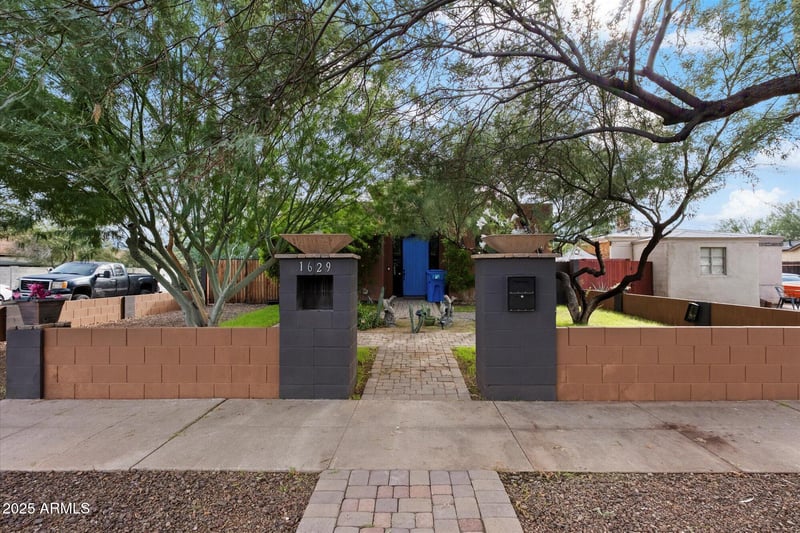 1629 Willetta St, Phoenix, AZ 85007