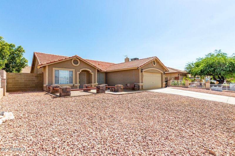 1631 E Vineyard Rd, Phoenix, AZ 85042