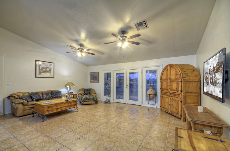 1631 W Maddock Rd, Phoenix, AZ 85086