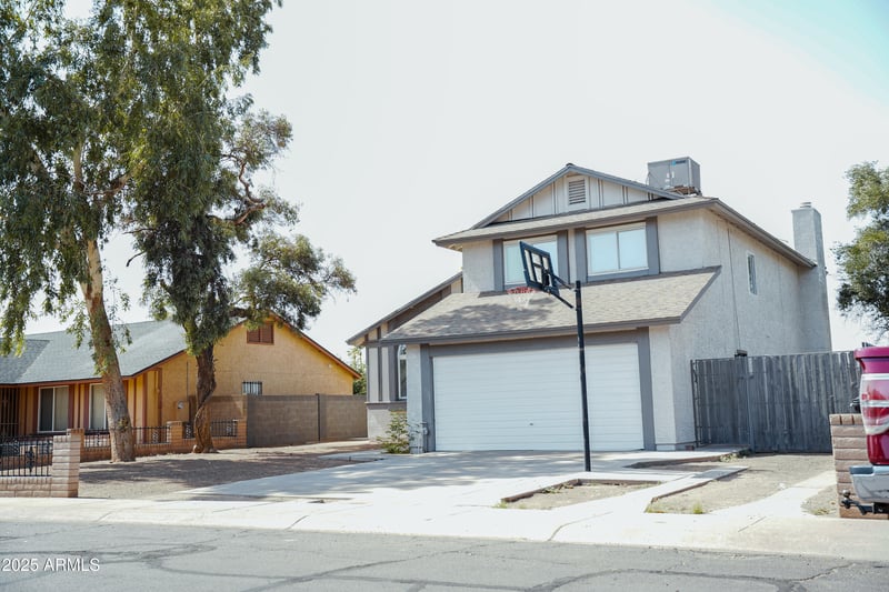 1632 Saint Charles Ave, Phoenix, AZ 85042