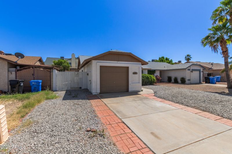 1633 E Beverly Ln, Phoenix, AZ 85022
