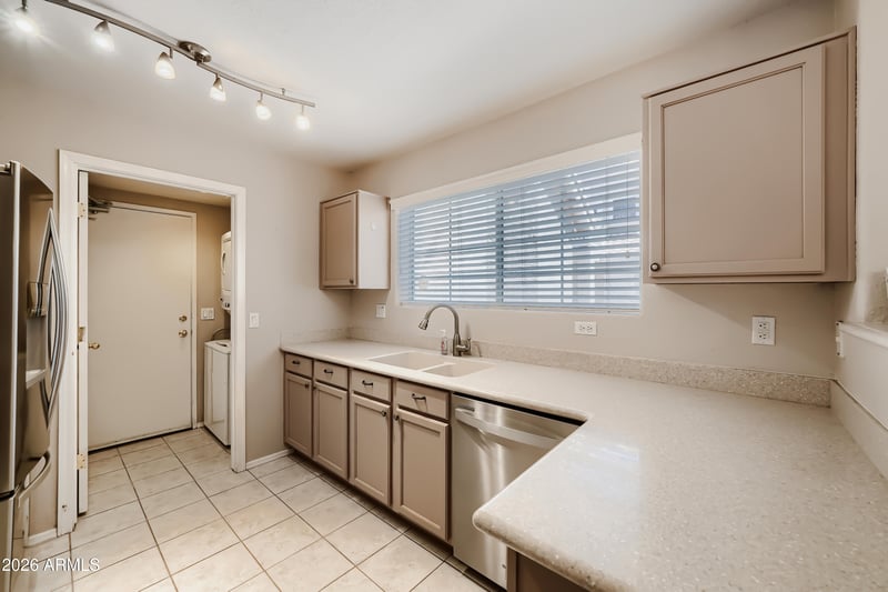 1633 E Lakeside Dr #120, Gilbert, AZ 85234