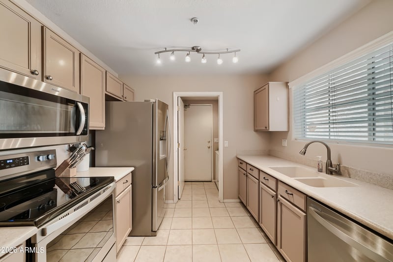 1633 E Lakeside Dr #120, Gilbert, AZ 85234