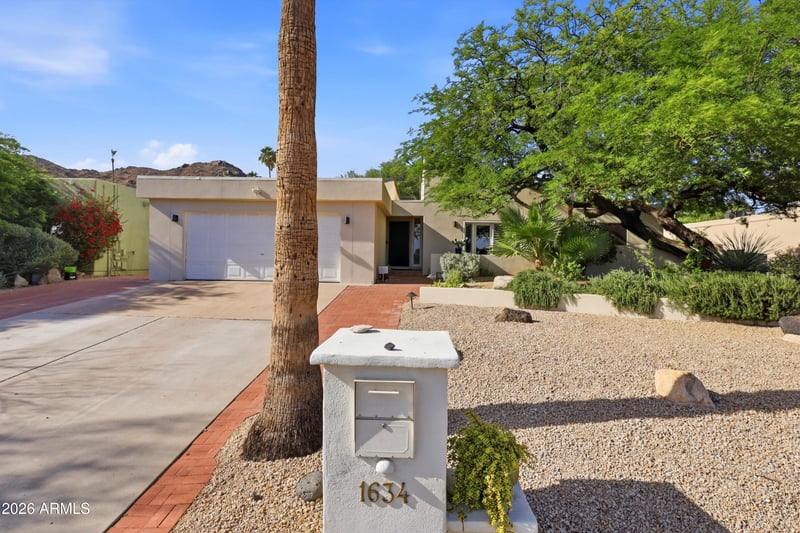 1634 E Echo Ln, Phoenix, AZ 85020