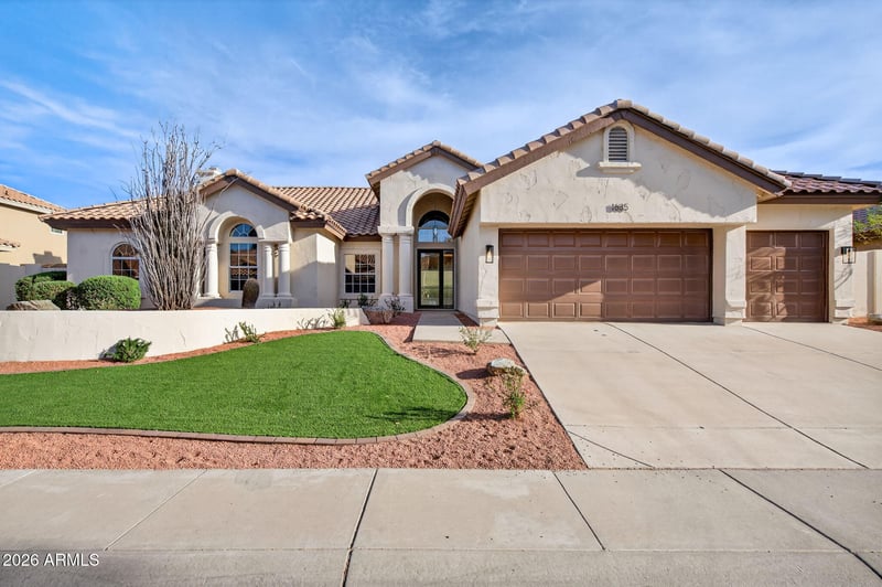 1635 E Silverwood Dr, Phoenix, AZ 85048