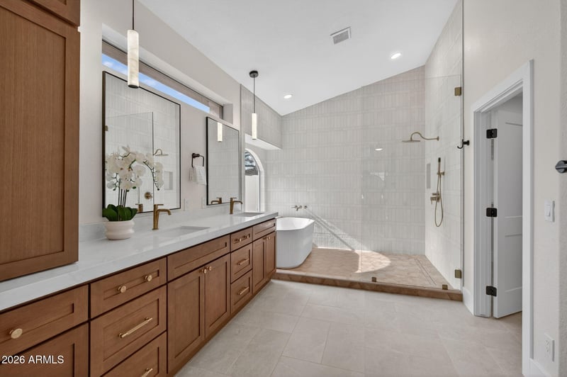 1635 E Silverwood Dr, Phoenix, AZ 85048