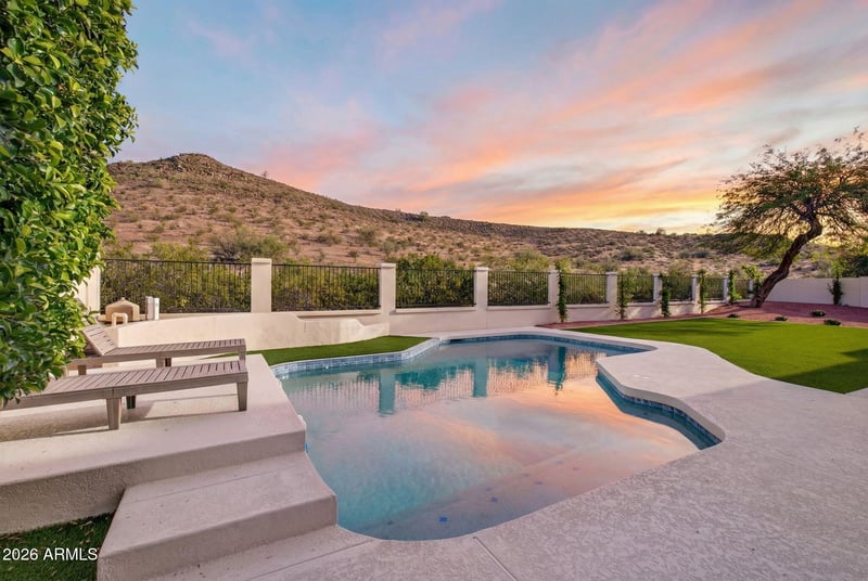 1635 E Silverwood Dr, Phoenix, AZ 85048