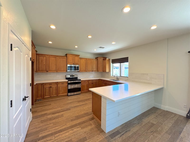 1637 Green Tree Dr, San Tan Valley, AZ 85144