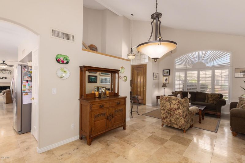 1637 W South Fork Dr, Phoenix, AZ 85045