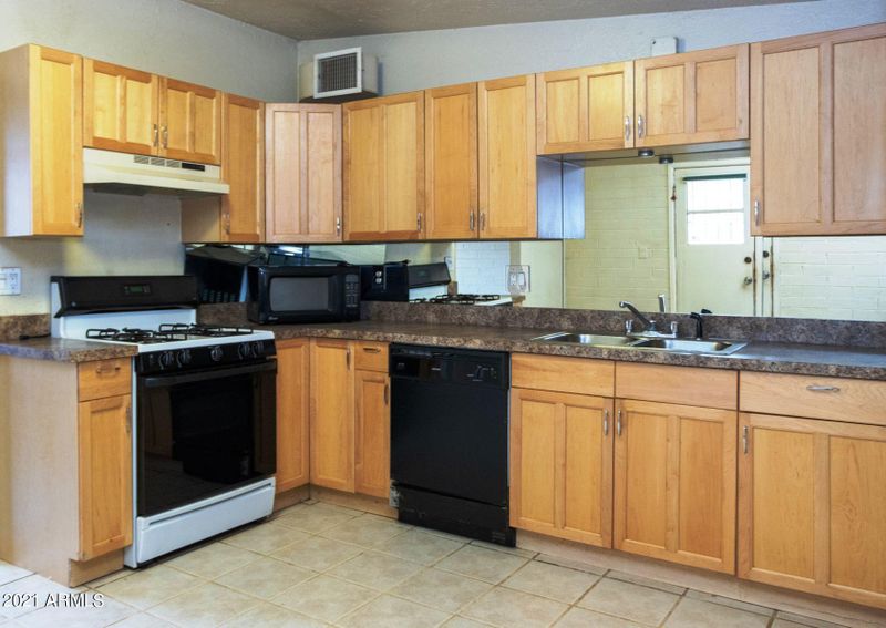 1639 E Kelton Ln, Phoenix, AZ 85022