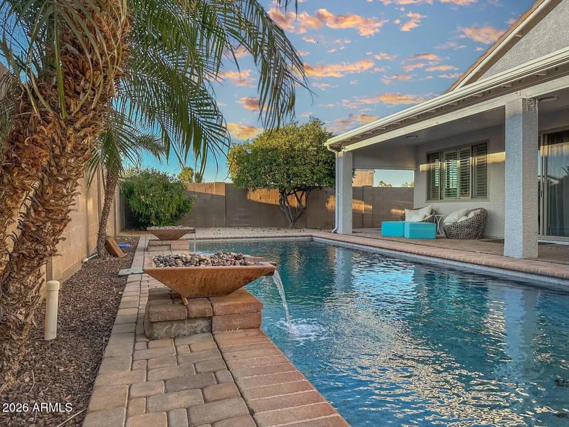 16398 N Oachs Dr, Surprise, AZ 85374