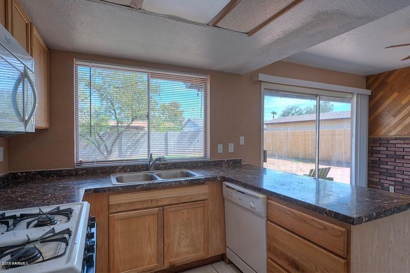 1646 W Behrend Dr, Phoenix, AZ 85027