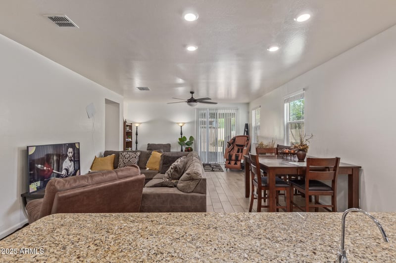 16468 Mariposa Grande --, Surprise, AZ 85387
