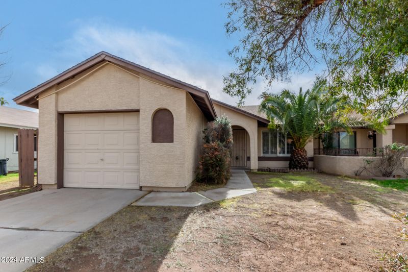 1647 E Beverly Ln, Phoenix, AZ 85022
