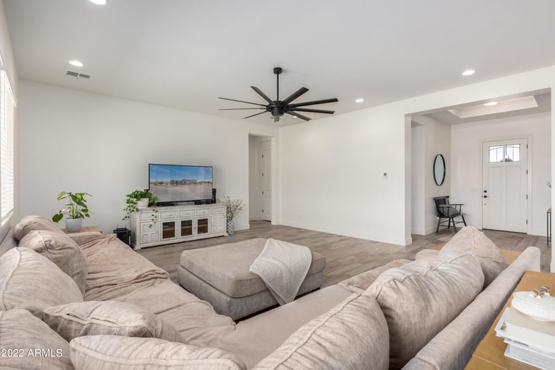 1647 E Lobo St, San Tan Valley, AZ 85140