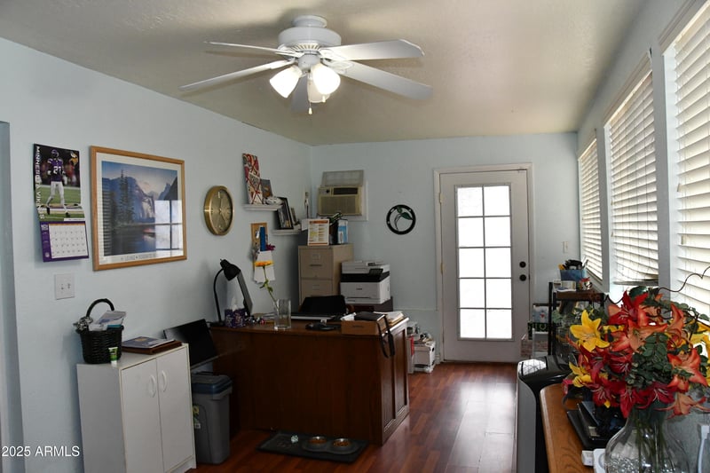 1647 Wagoner Rd, Phoenix, AZ 85022