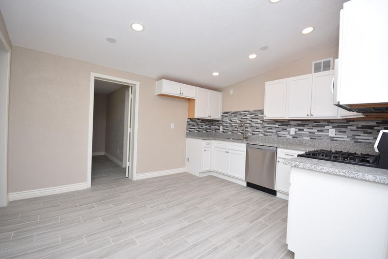 1648 E Kelton Ln, Phoenix, AZ 85022