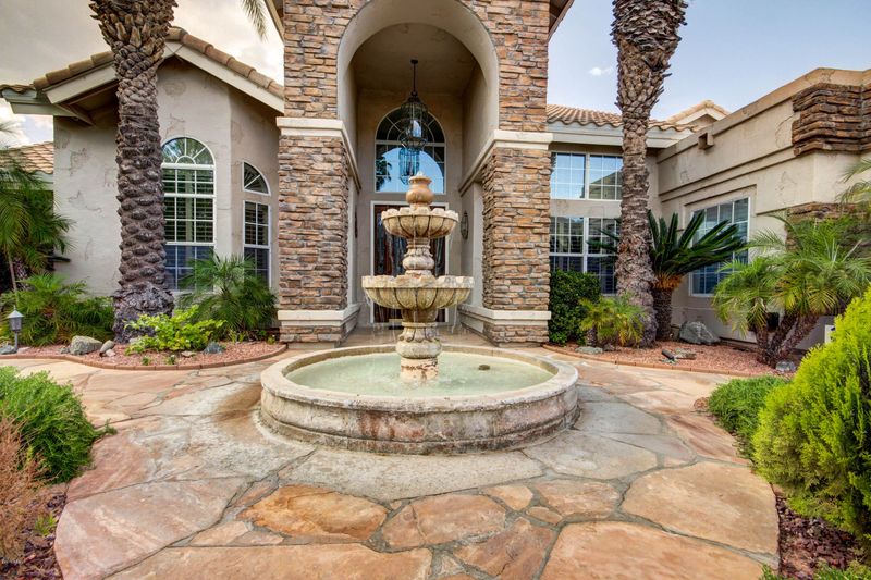 1648 E Silverwood Dr, Phoenix, AZ 85048