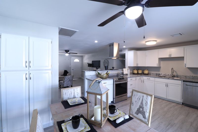 1649 N 58th Ave, Phoenix, AZ 85035