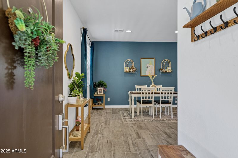 1652 W Estes Way, Phoenix, AZ 85041