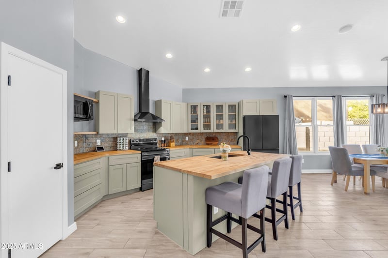 16527 171st Dr, Surprise, AZ 85388