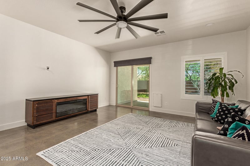 1653 Straight Arrow Ln, Phoenix, AZ 85085