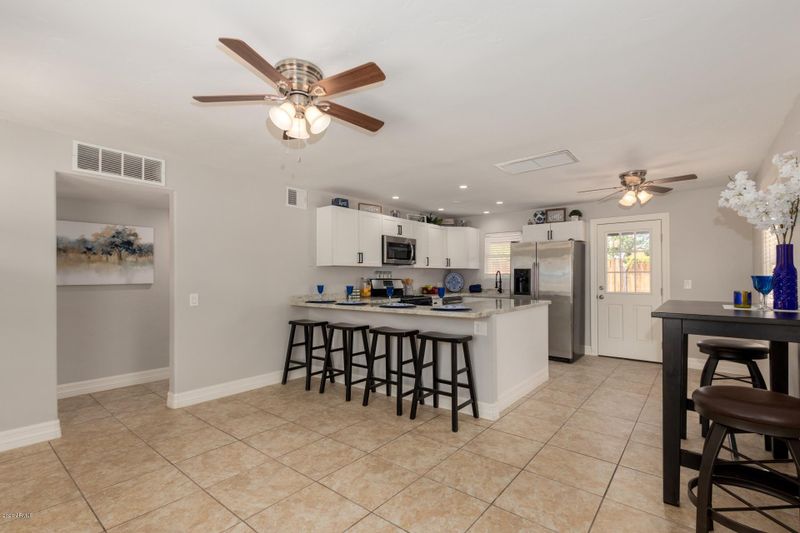1656 E Mitchell Dr, Phoenix, AZ 85016