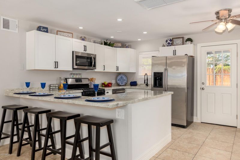 1656 E Mitchell Dr, Phoenix, AZ 85016