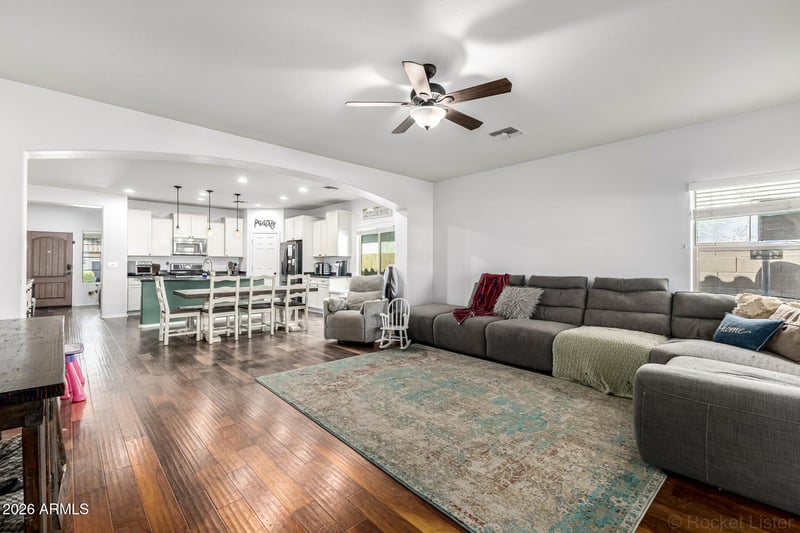 1656 Cavedale Dr, Phoenix, AZ 85085