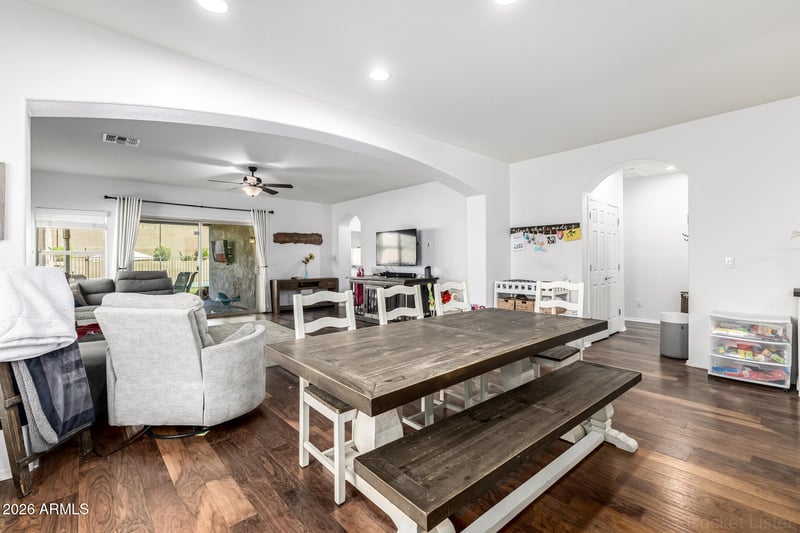 1656 Cavedale Dr, Phoenix, AZ 85085