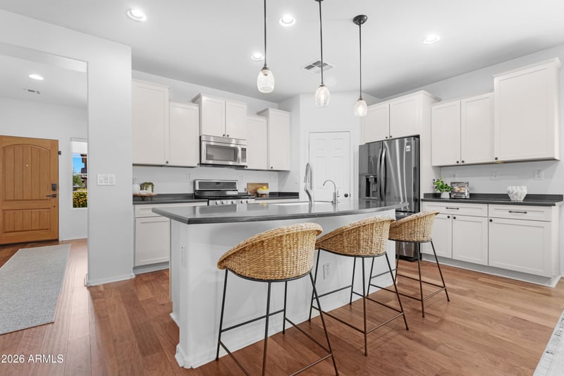 1656 Cavedale Dr, Phoenix, AZ 85085