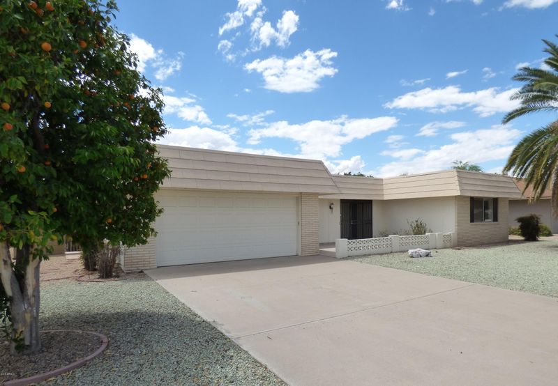 16622 N Lakeforest Dr, Sun City, AZ 85351