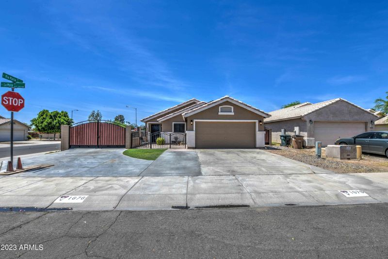1676 N La Mora Dr, Goodyear, AZ 85338
