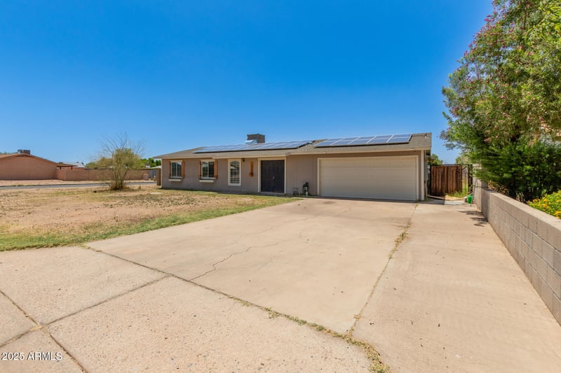 1676 Sequoia Dr, Phoenix, AZ 85027