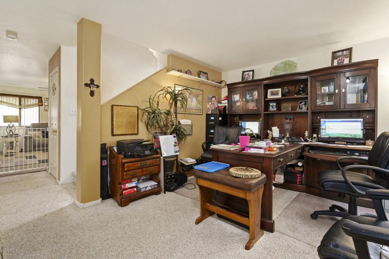 1678 E Silktassel Trl, San Tan Valley, AZ 85143