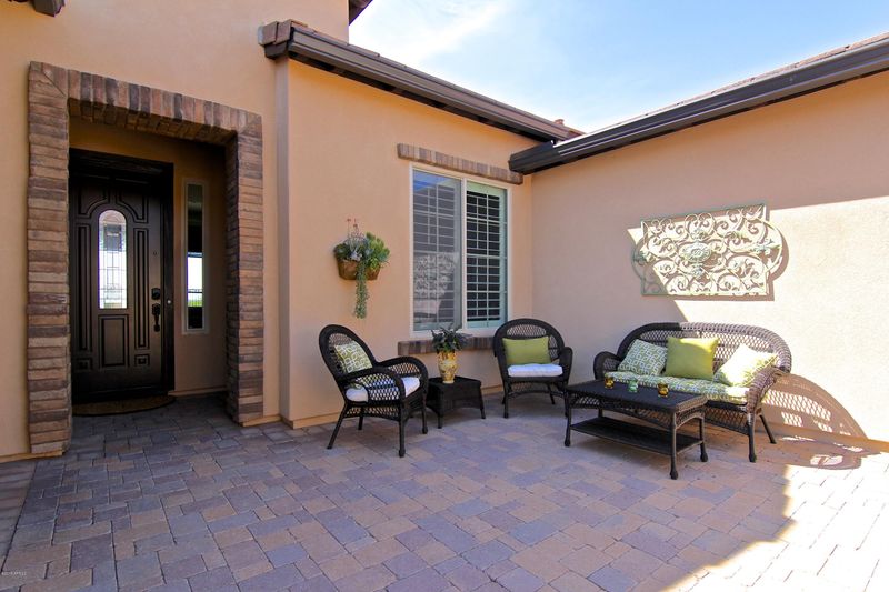 1679 E Copper Hl, San Tan Valley, AZ 85140